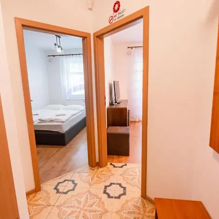 Apart-invest Hajduczek * شكلارسكا بوريبا